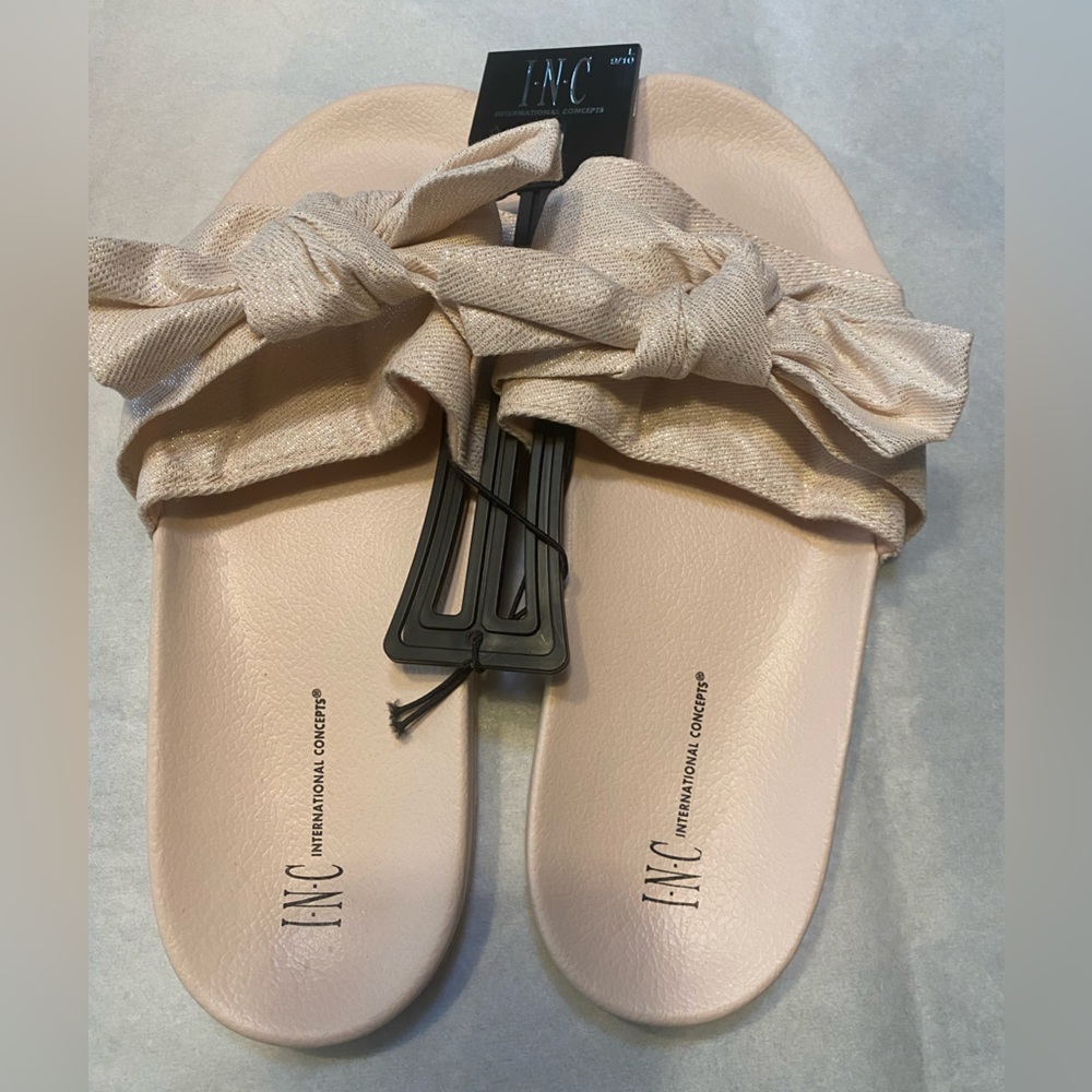 NWT INC Knotted Pool Slide Sandals
Cream M 9/10